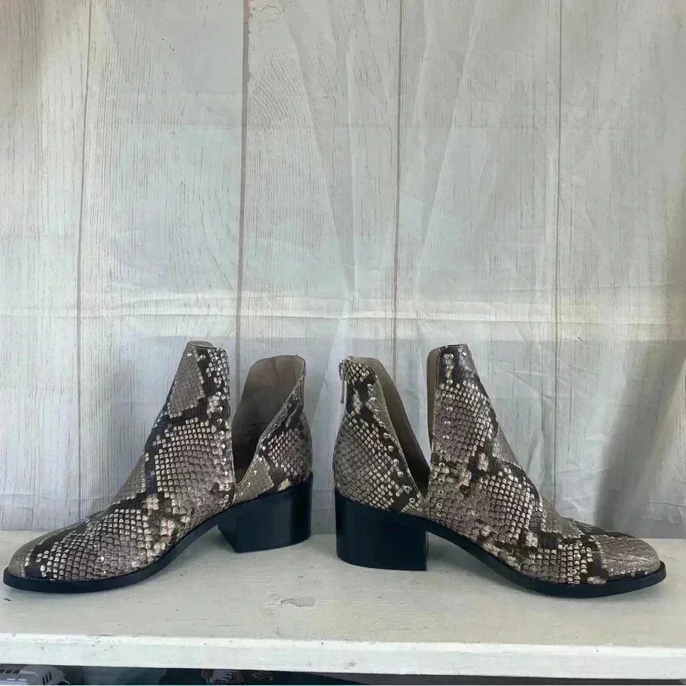 Steve Madden Casino Natural Snake Studded Boots Size 9 - Picture 10 of 10